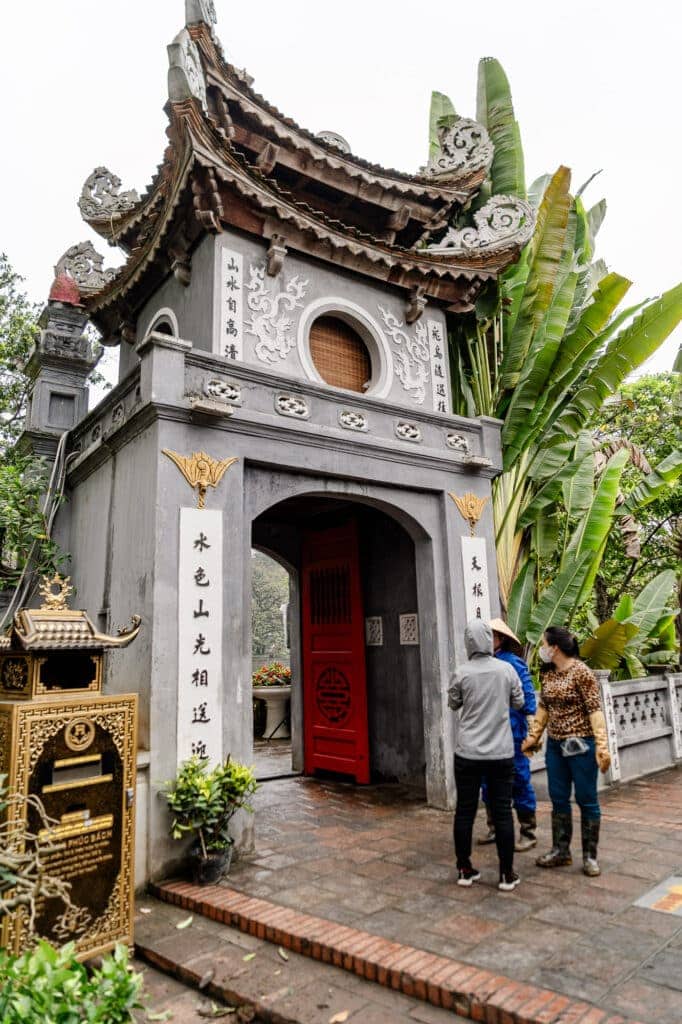 Ngoc Son Temple