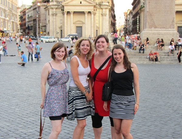 met vriendinnen op piazza del popolo