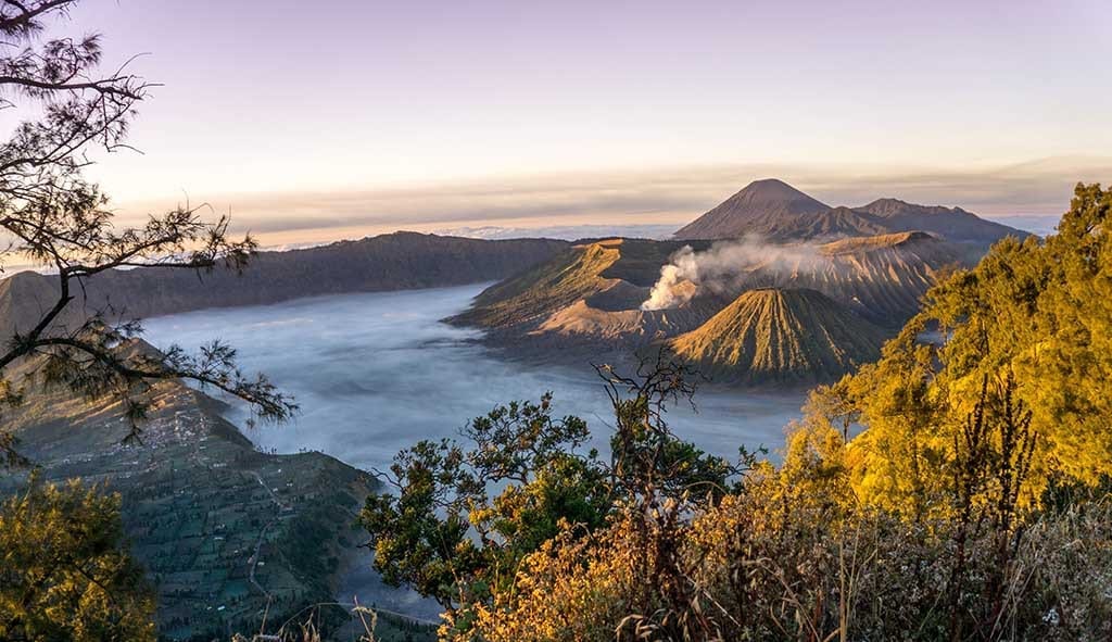Zonsopkomst bij de Bromo vulkaan op Java