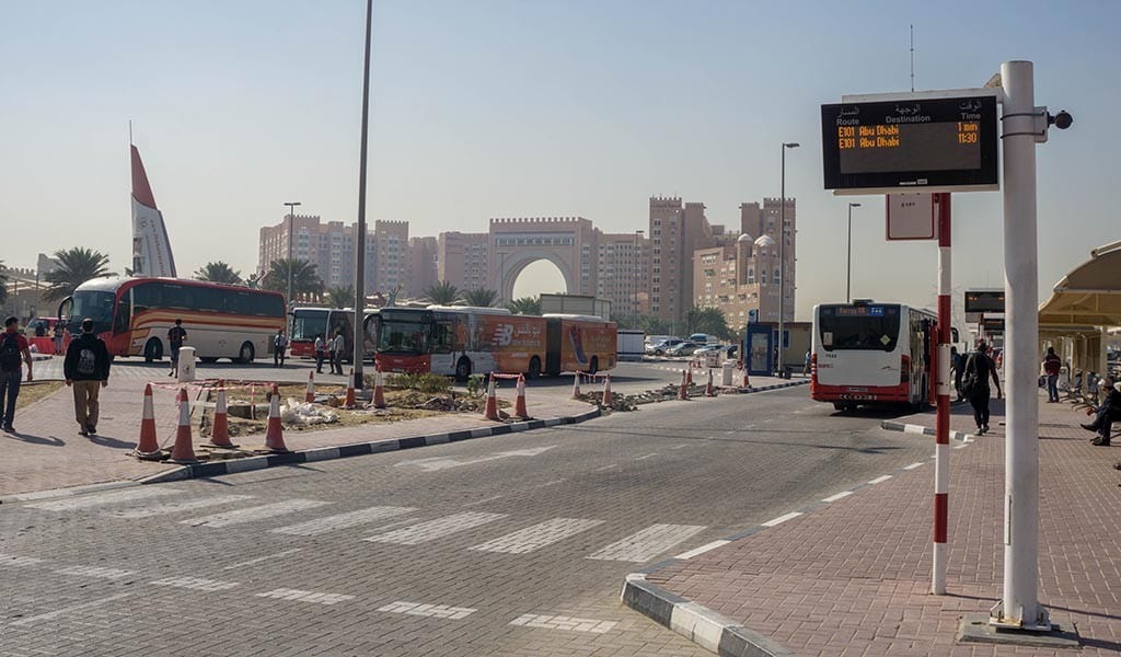 Dubai naar Moskee Abu Dhabi met bus
