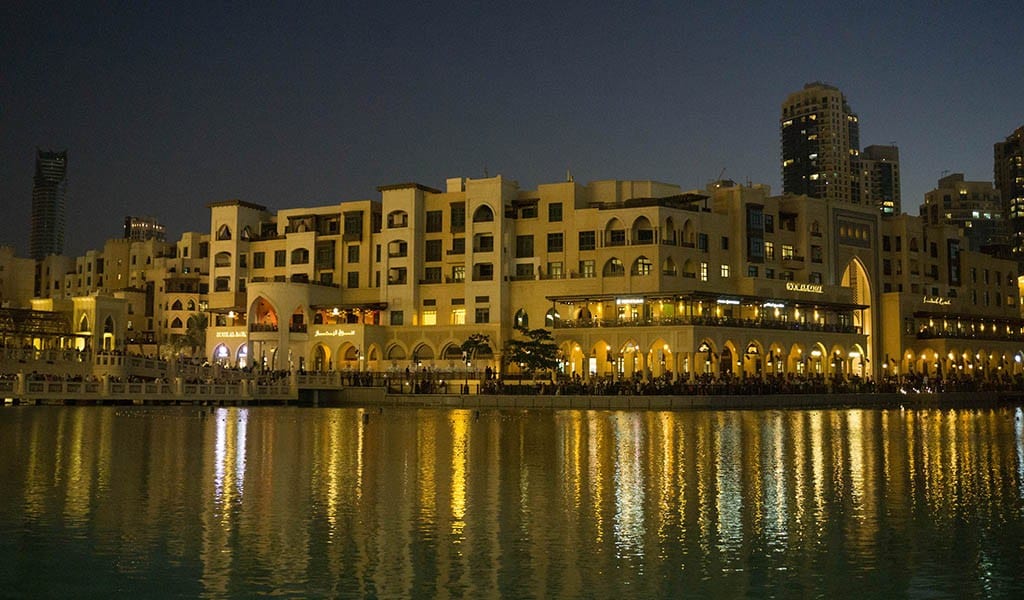 Souk al Bahar in Dubai na zonsondergang