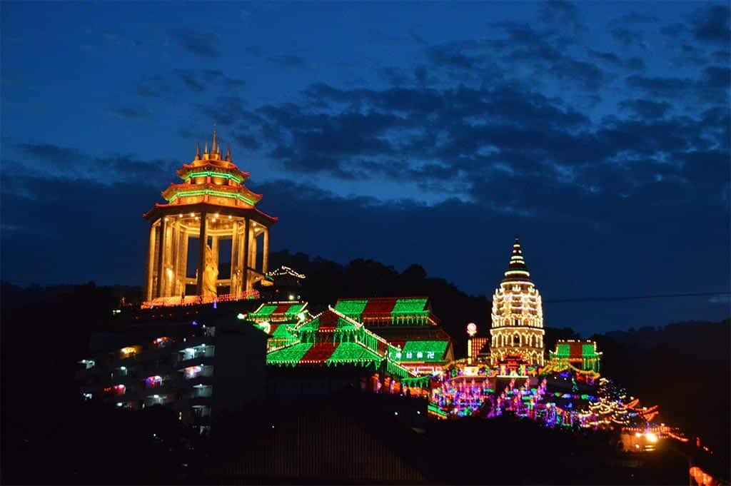 Kek Lok Si Tempel verlicht met Chinees Nieuwjaar
