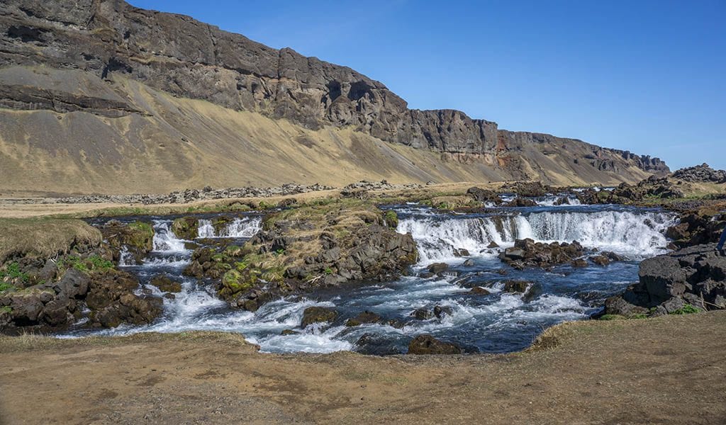 Rondreis IJsland - waterval onderweg 2