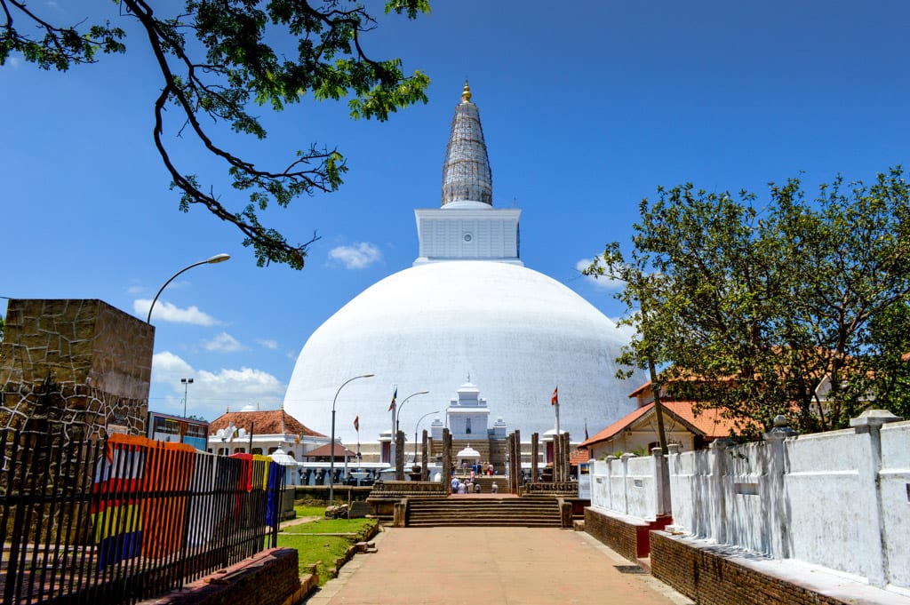 Ruwanwelisaya Dagoba in Anuradhapura