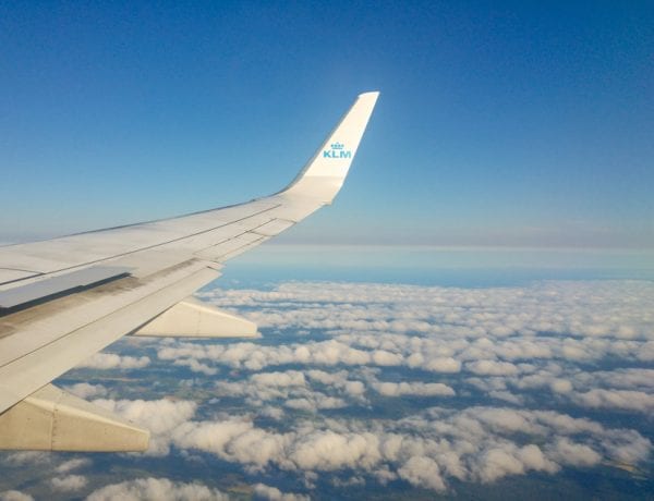Vleugel van een KLM Vliegtuig