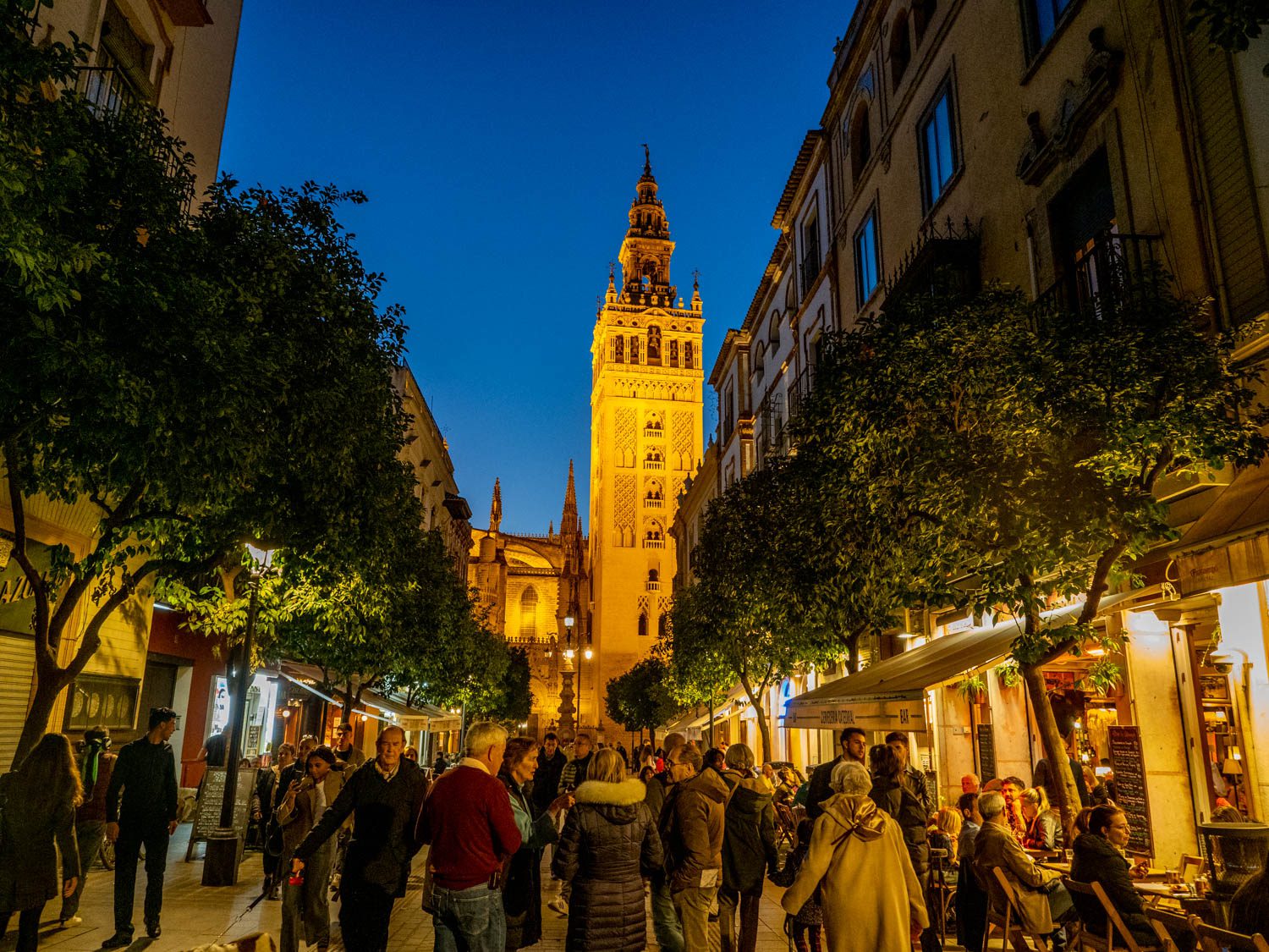 Doen in Sevilla - Santa Cruz in de avond