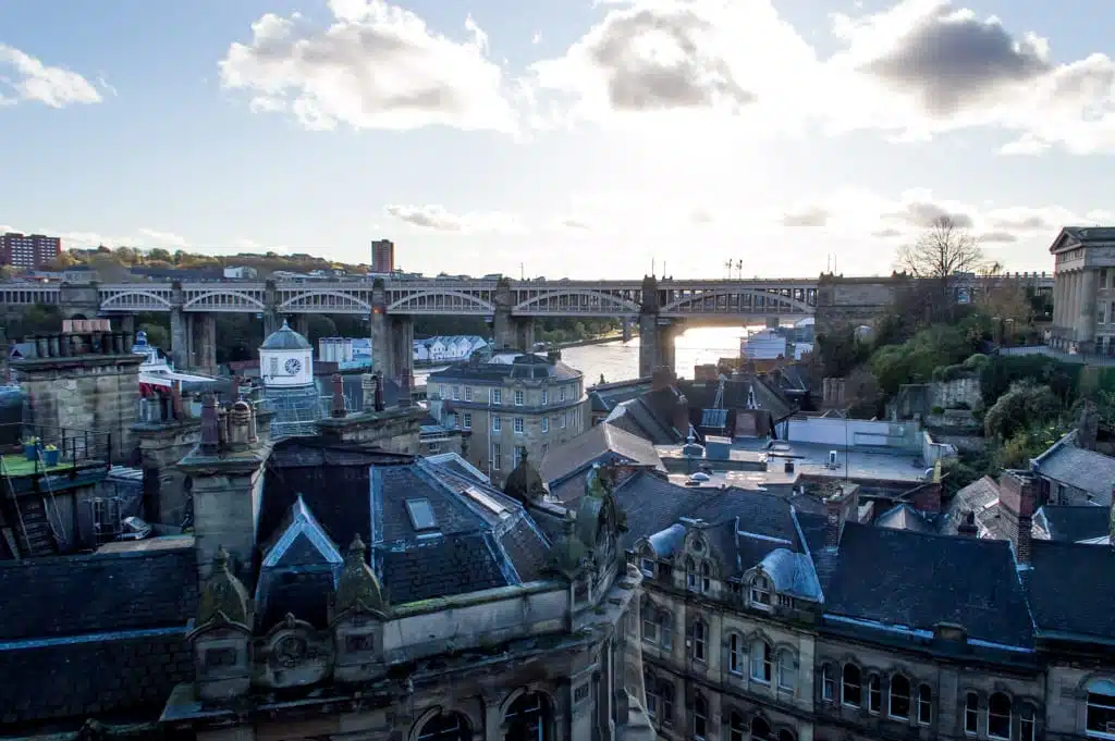 Uitzicht vanaf de Tyne Bridge in Newcastle
