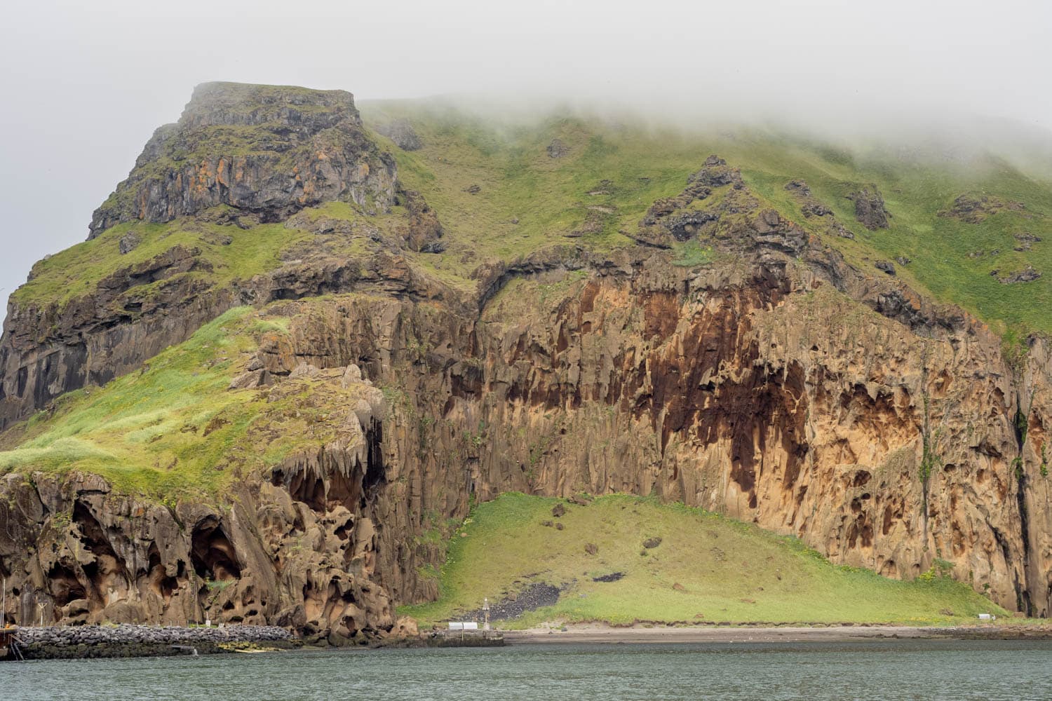Doen op Vestmannaeyjar - Heimaklettur hike