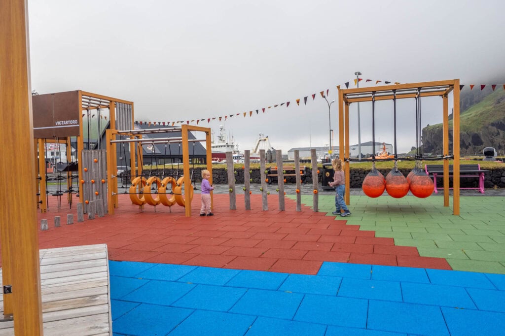 Vestmannaeyjar met kinderen
