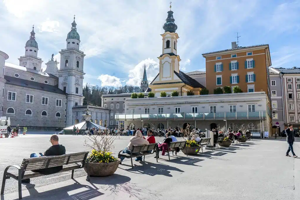 de Rezidenzplatz in Salzburg