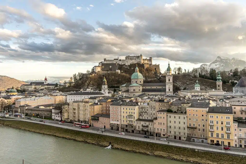 Uitzicht op de Altstadt in Salzburg