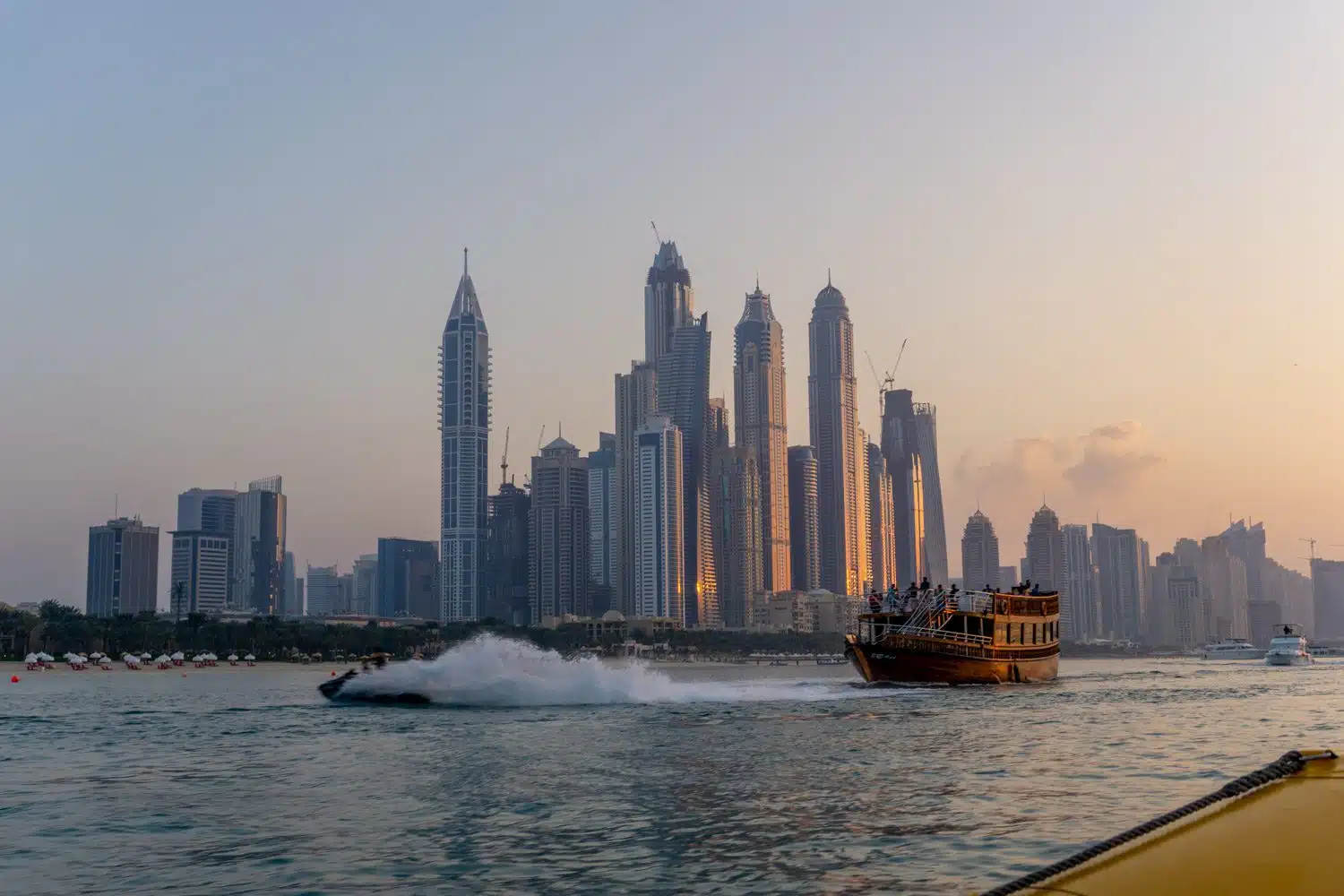 Doen in Dubai - Yellow Boats