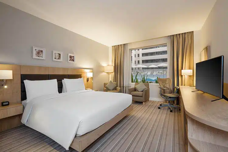 Dubai-Hotel-Hilton-Garden-Inn