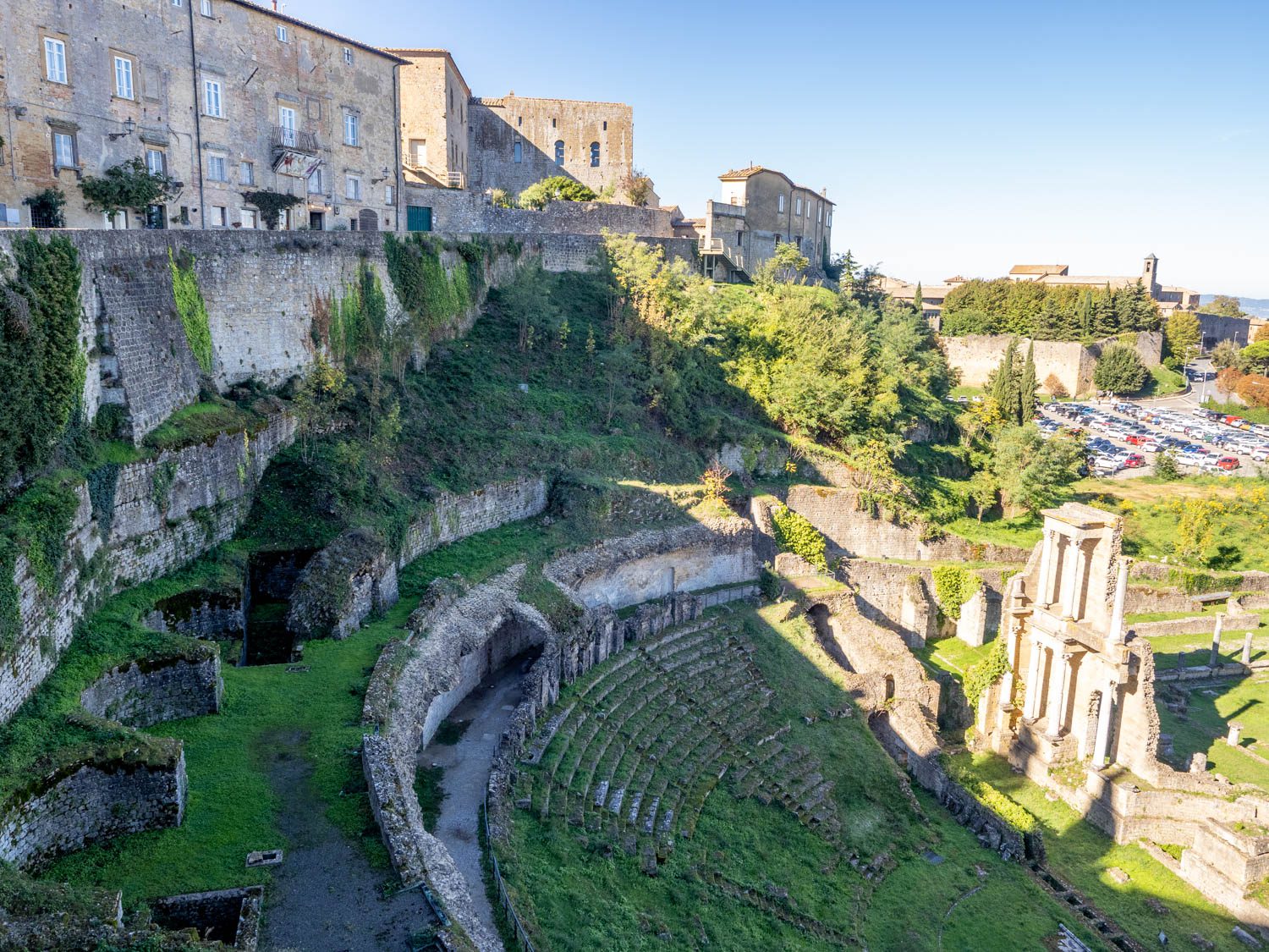 Doen in Volterra - Panoramisch uitzicht over het Romeins Theater