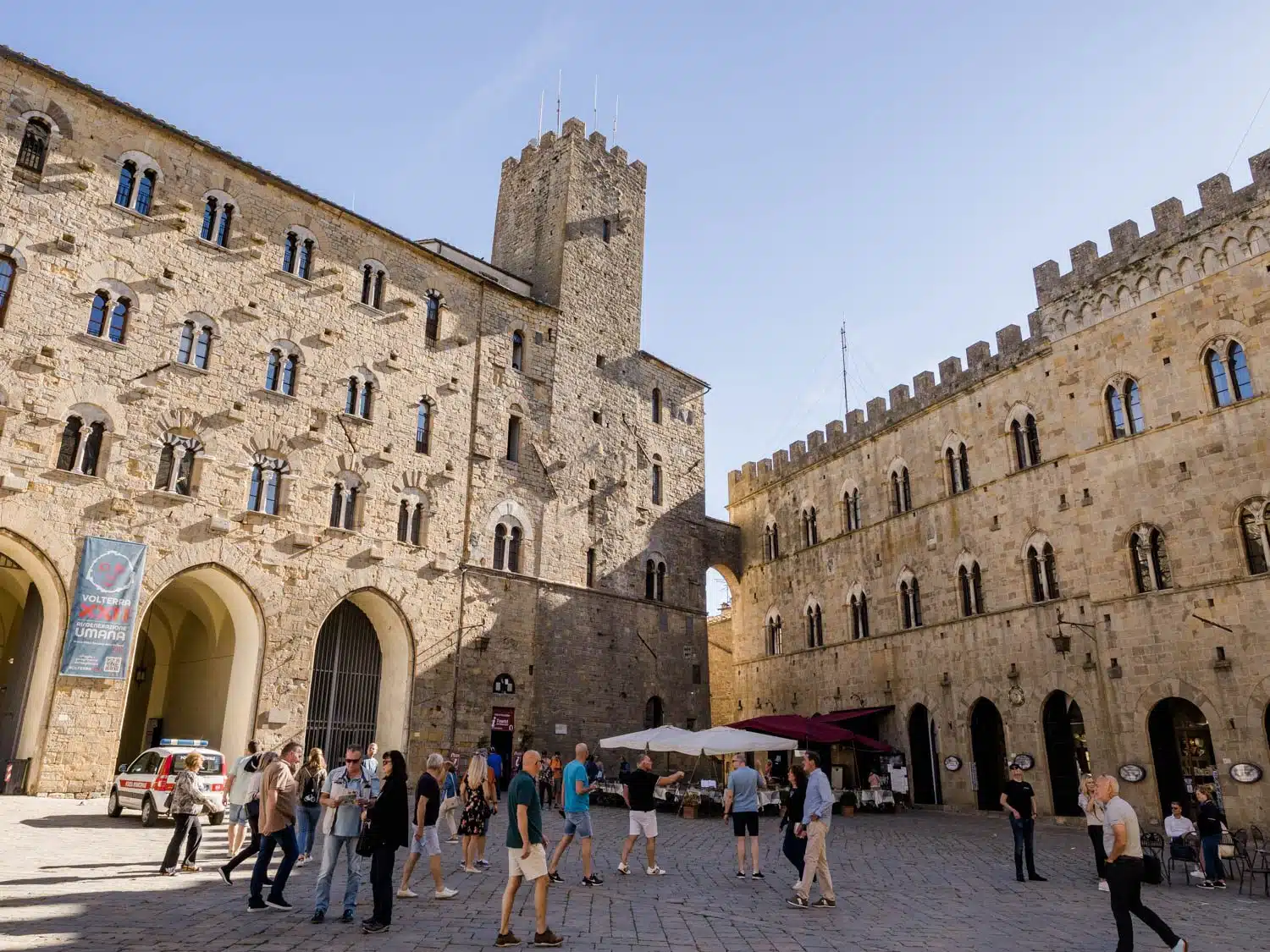 Doen in Volterra - Piazza dei Priori & Palazzo dei Priori