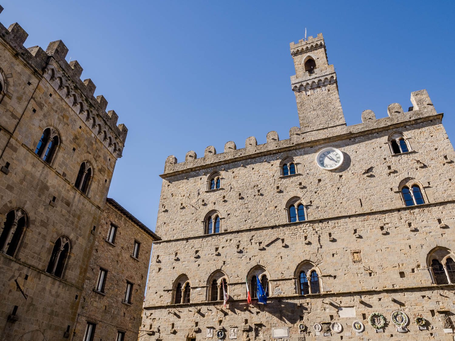Doen in Volterra - Piazza dei Priori & Palazzo dei Priori