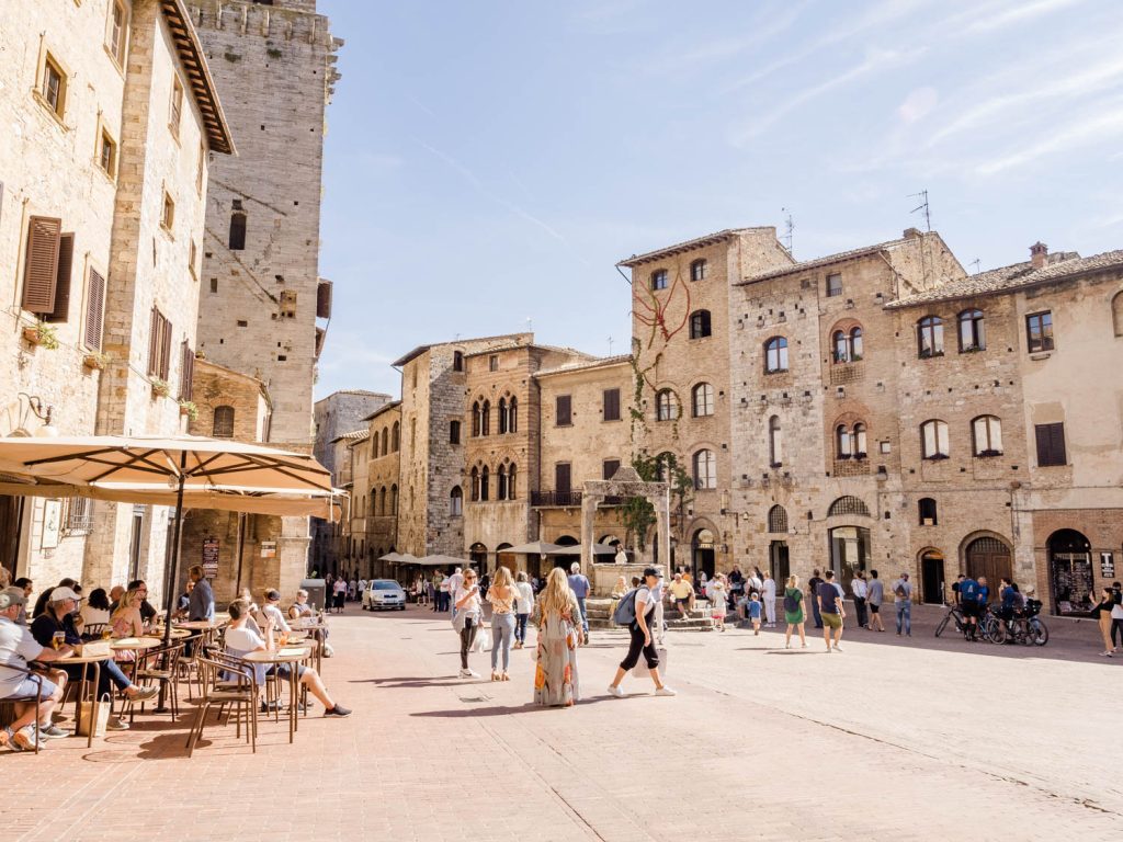 Doen in San Gimignano - Piazza della Cisterna