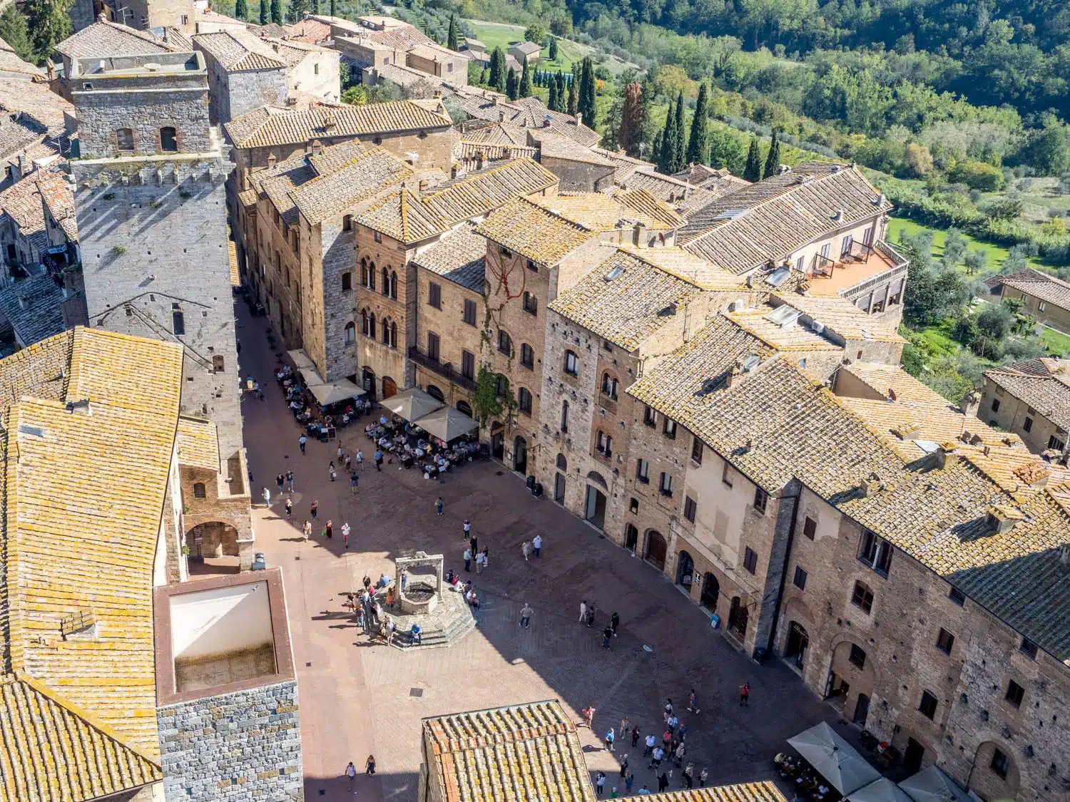 Doen in San Gimignano - Piazza della Cisterna