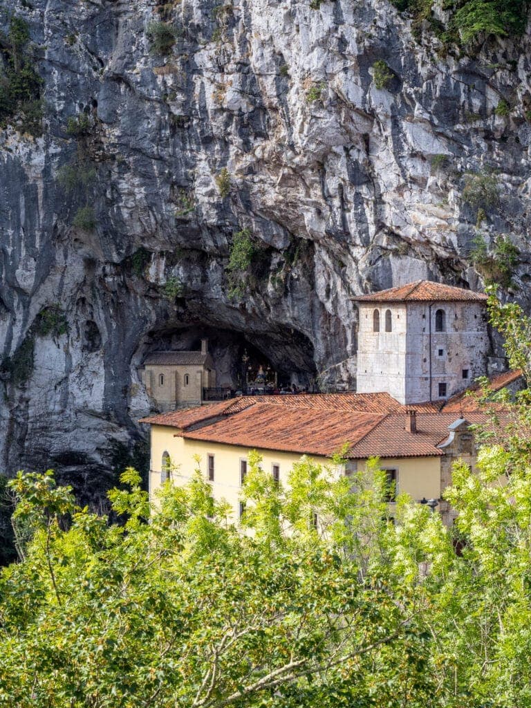 Covadonga - Santa Cueva de Covadonga