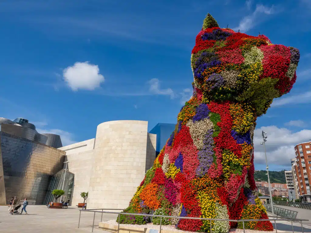 Doen in Bilbao - Puppy van bloemen