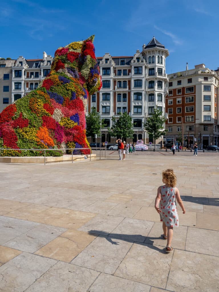 Doen in Bilbao - Puppy van bloemen