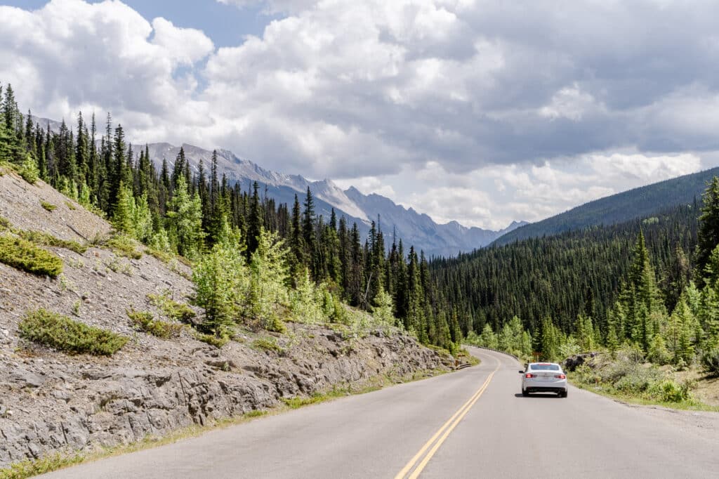 Weg naar Maligne Lake