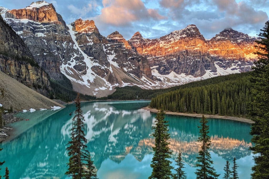 Moraine Lake met Zonsopkomst