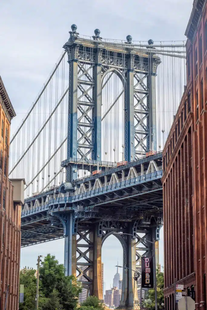 Doen in Brooklyn, New York - DUMBO Manhattan Bridge View