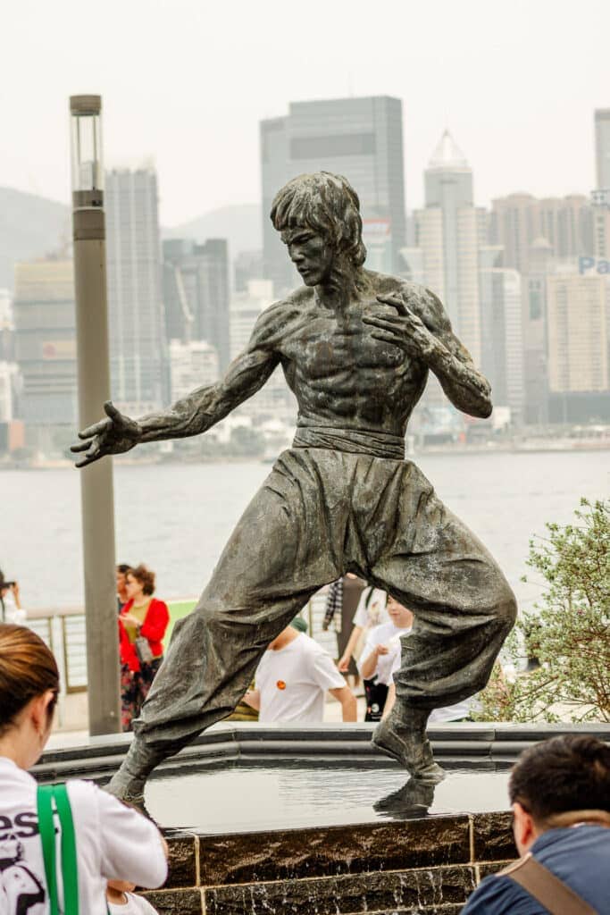 Bruce Lee standbeeld in Hongkong