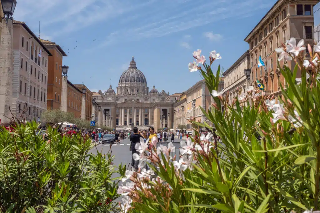 Wat te doen in Rome - Sint Pieter met bloemen