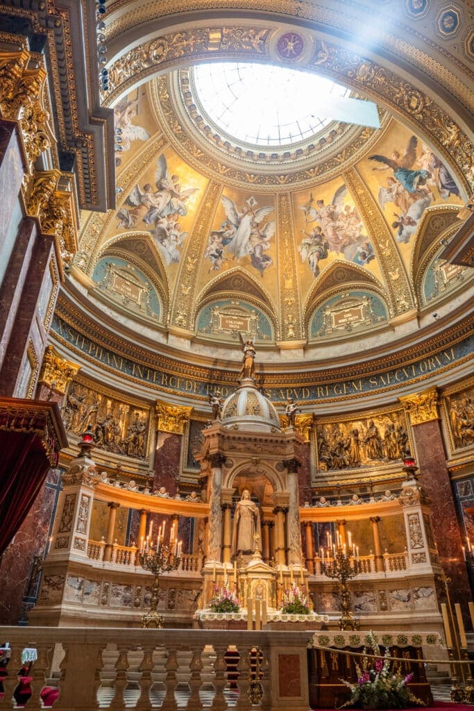 Doen in Boedapest - Sint-Stefanusbasiliek