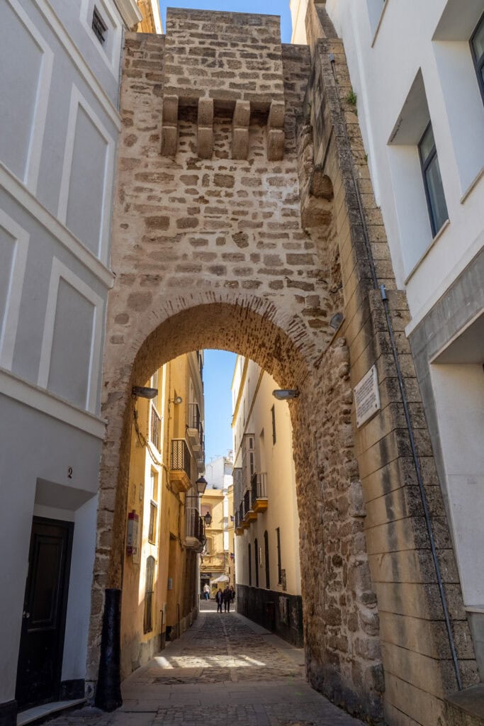 Doen in Cádiz- historisch centrum Arco de la Rosa