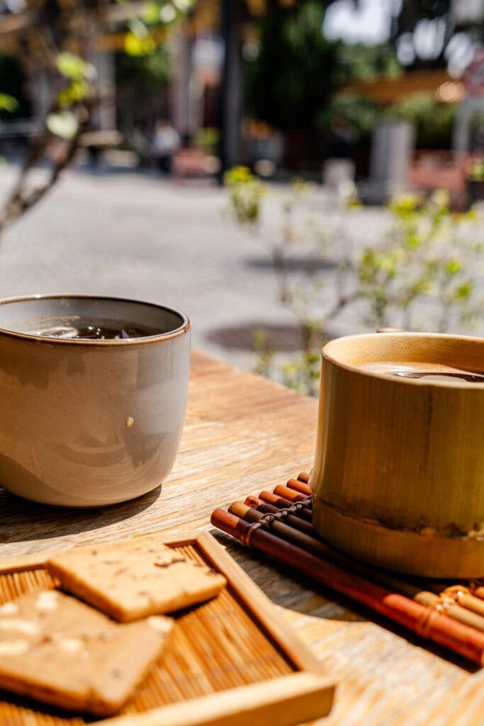 Koffie bij de Bao'an Tempel in Taipei