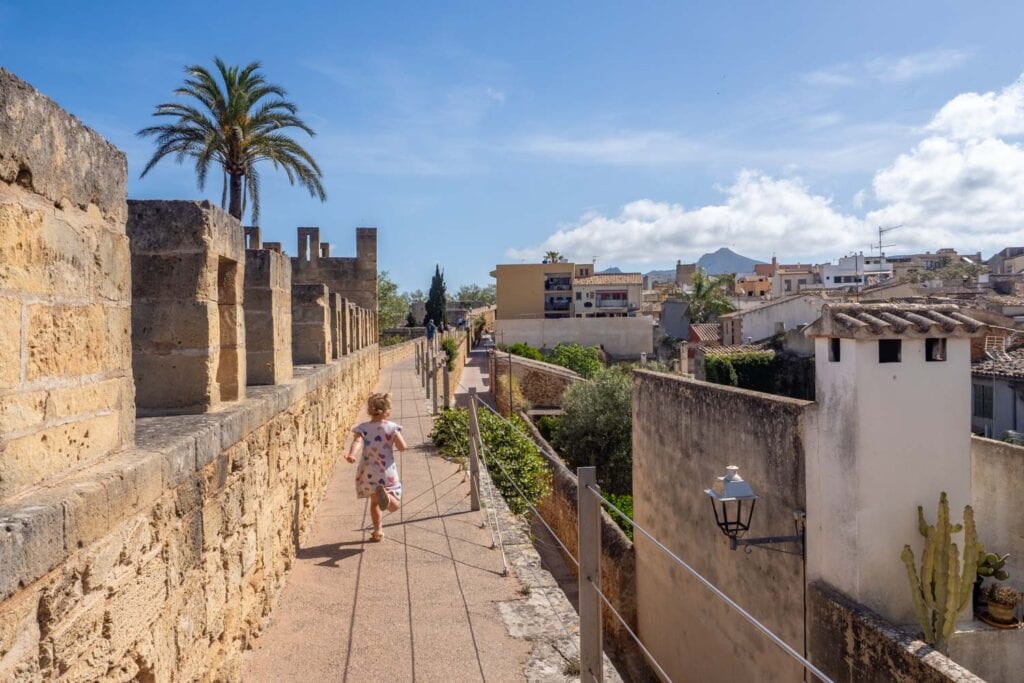Doen in Alcúdia - Wandel over de middeleeuwse stadsmuren