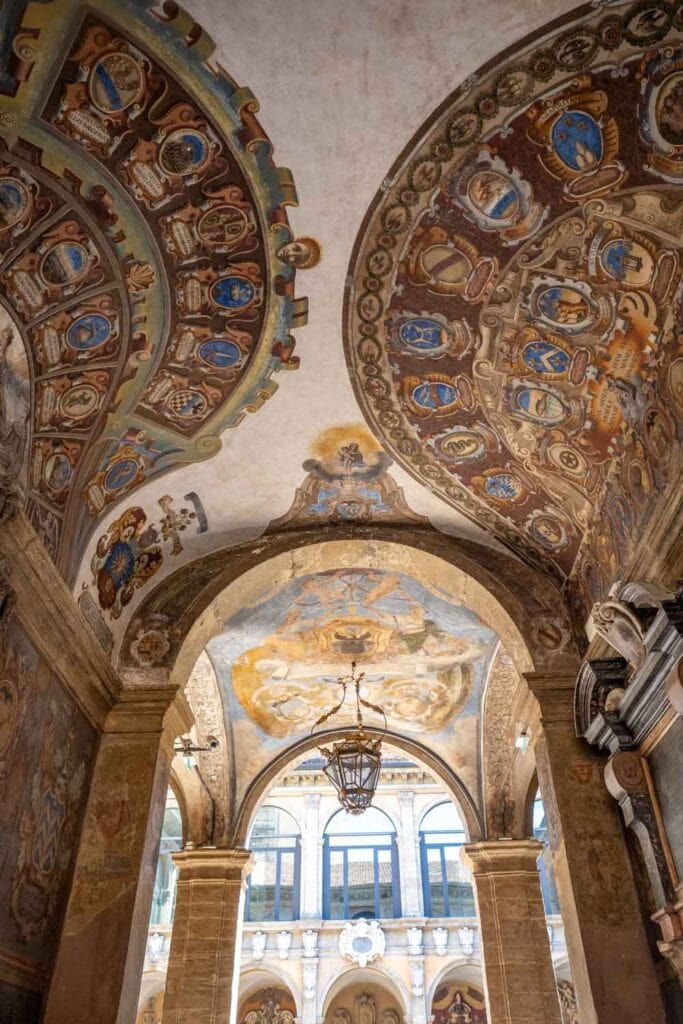 Doen in Bologna - Biblioteca Comunale dell'Archiginnasio
