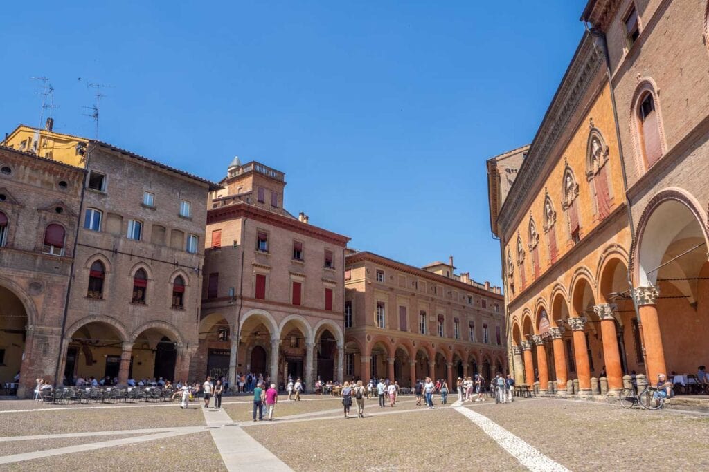 Doen in Bologna - Piazza Santo Stefano