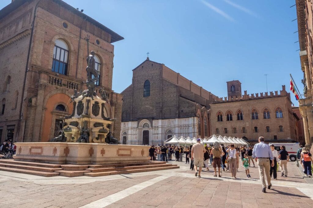 Doen in Bologna - Piazza del Nettuno
