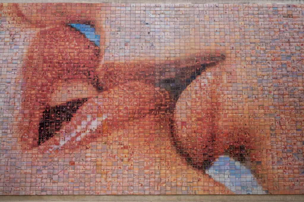 Barcelona in één dag - The World Comes To Life With Each Kiss