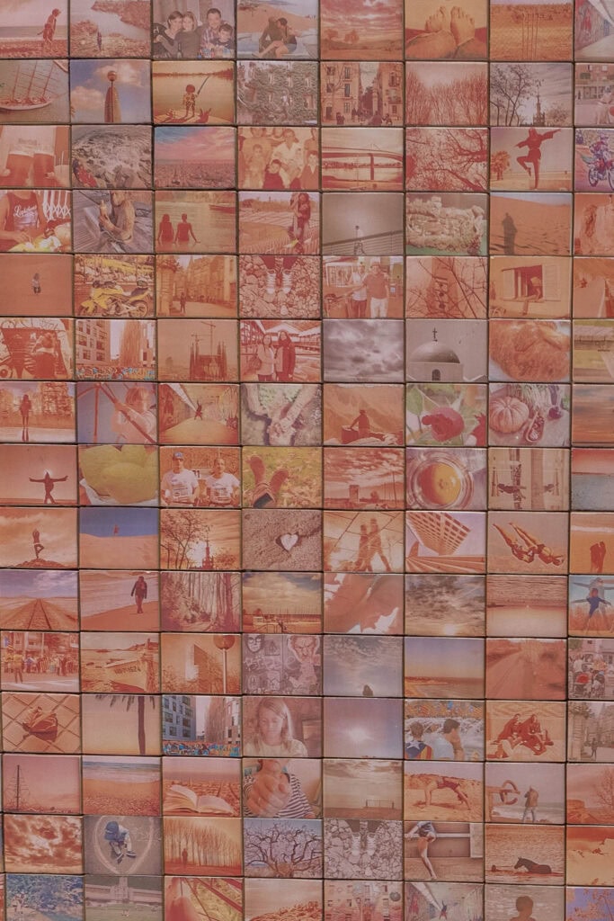 Barcelona in één dag - The World Comes To Life With Each Kiss