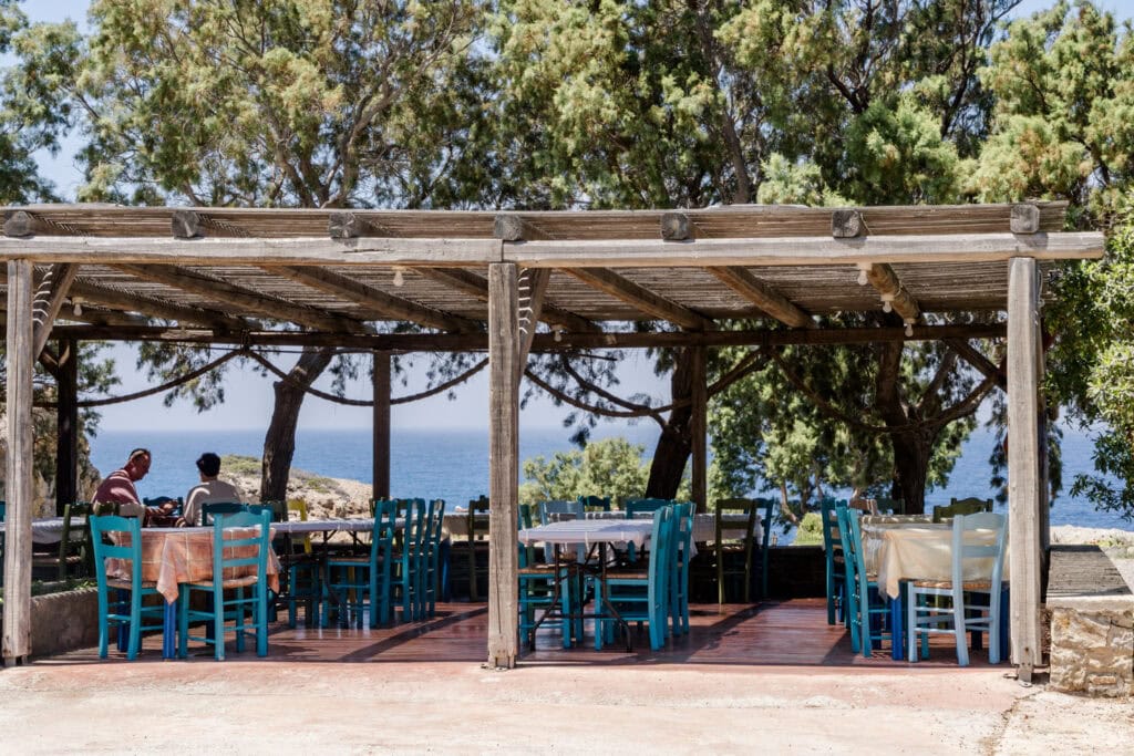 Wat te doen op Karpathos - Under the trees