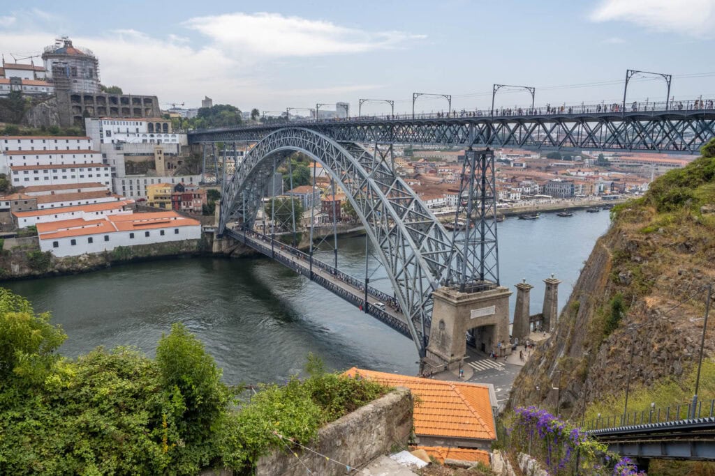 Doen in Porto - Escadas dos Guindais & Guindalense