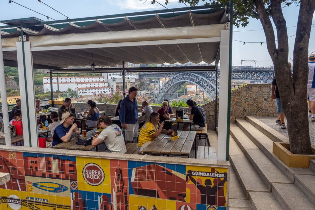 Doen in Porto - Escadas dos Guindais & Guindalense