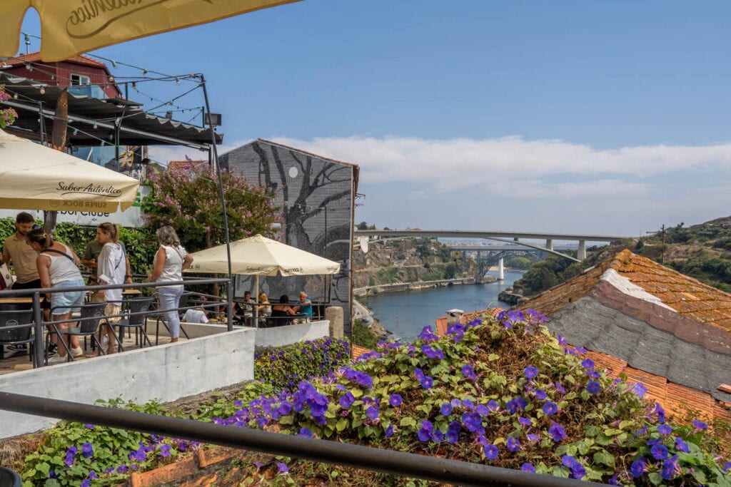 Doen in Porto - Escadas dos Guindais & Guindalense