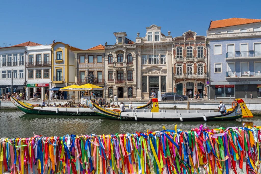 Doen in Aveiro - rondvaart op een traditionele Moliceiro