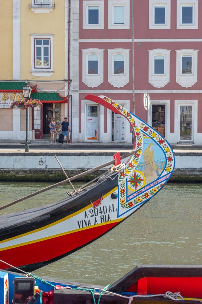 Doen in Aveiro - rondvaart op een traditionele Moliceiro