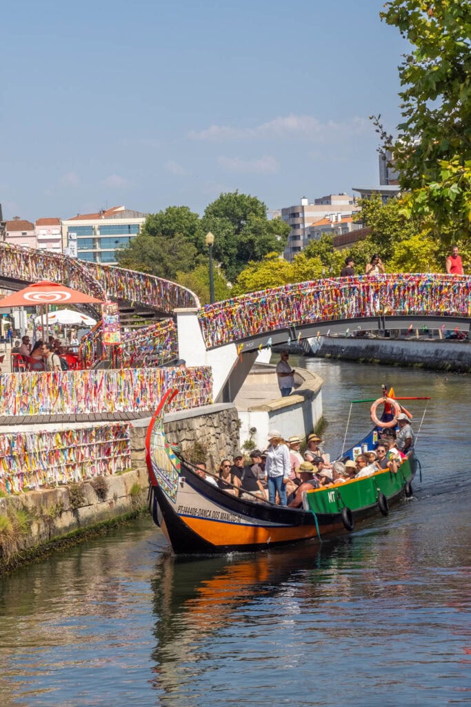 Doen in Aveiro - rondvaart op een traditionele Moliceiro