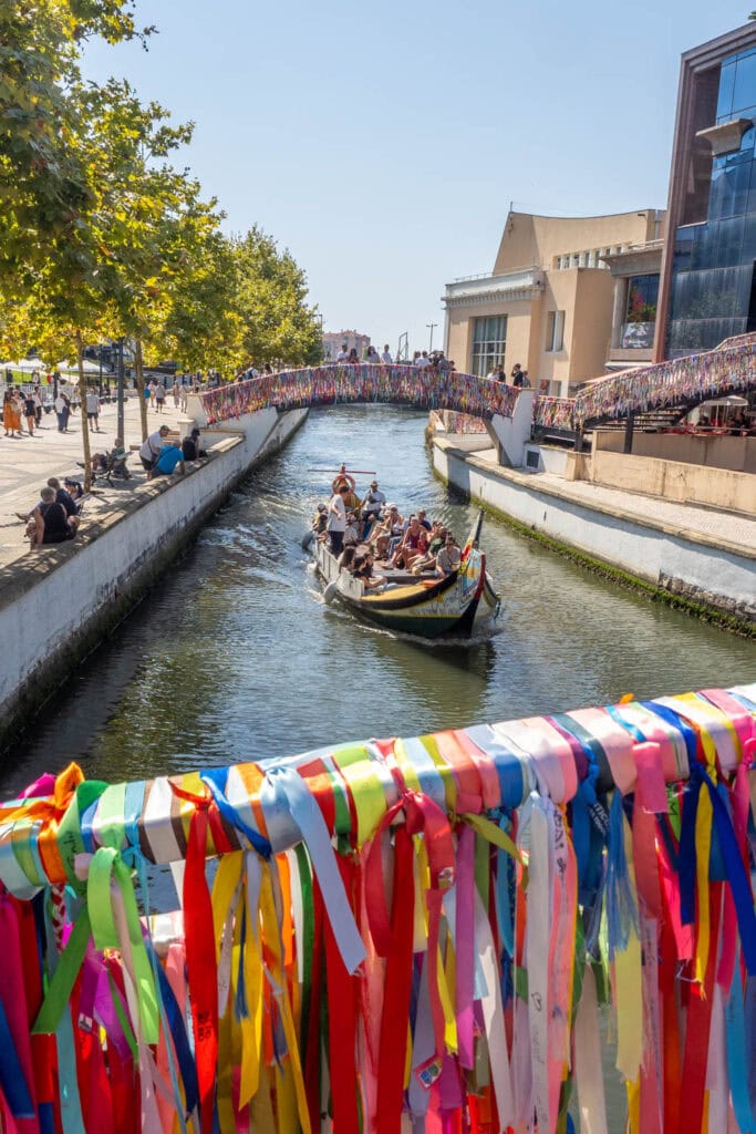 Doen in Aveiro - rondvaart op een traditionele Moliceiro