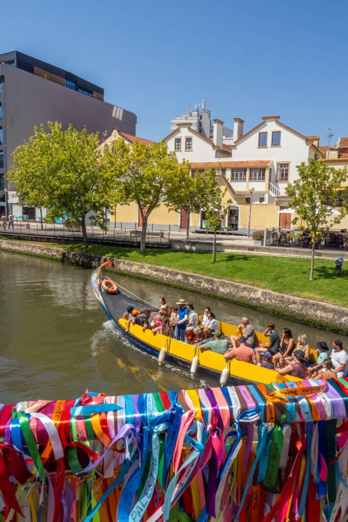 Doen in Aveiro - rondvaart op een traditionele Moliceiro