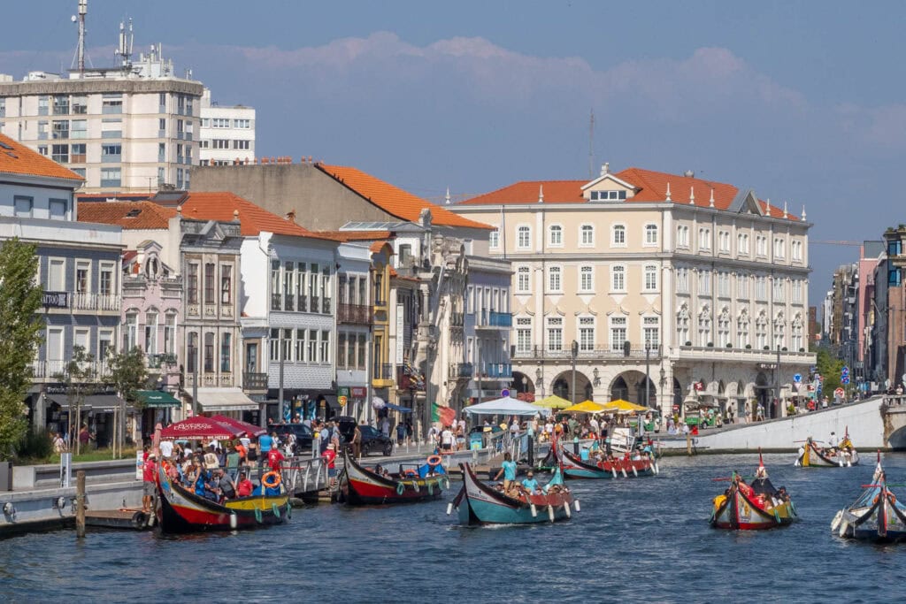 Doen in Aveiro - rondvaart op een traditionele Moliceiro
