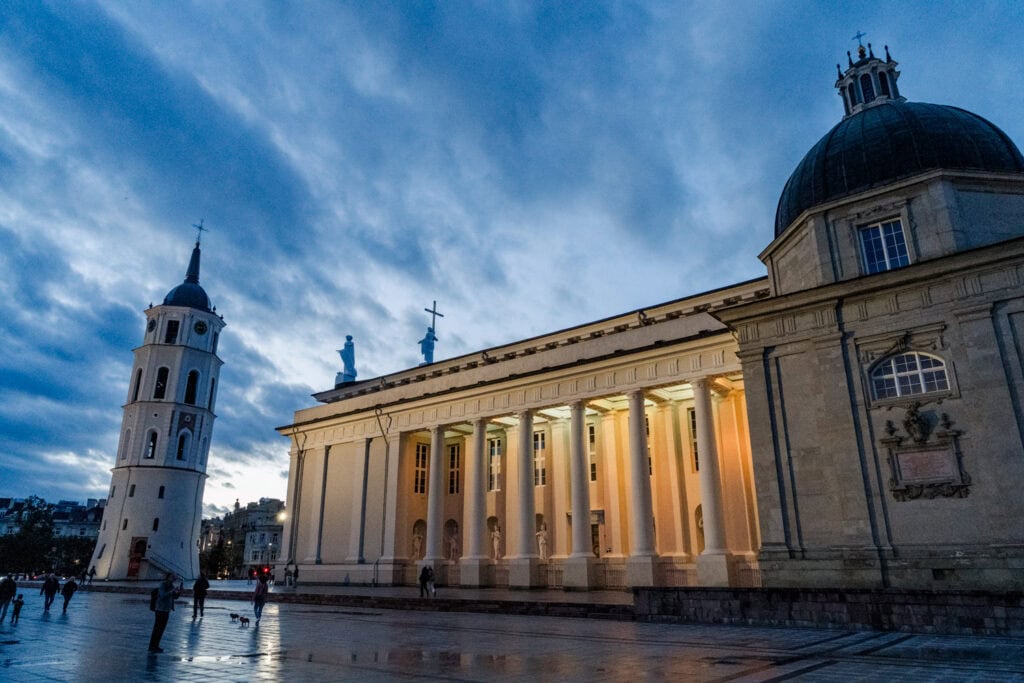 Wat te doen in Vilnius - Cathedral Square
